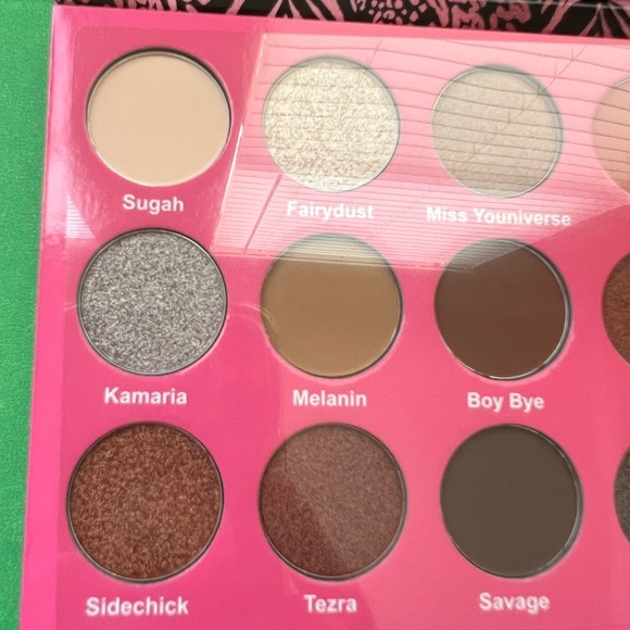 SASSY JONES EYESHA GLOW PALETTE - Picture 9 of 10